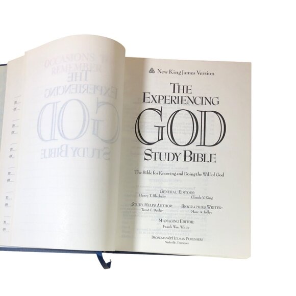 The Experiencing God Study Bible New King James Version Hardcover Blue Christian - Picture 3 of 16